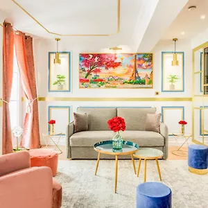 luxury-4-bedrooms-3-bathrooms-apartment-louvre.fr-paris.fr/